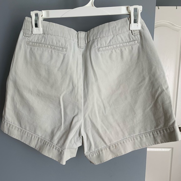 Khaki shorts. Gap. - Picture 2 of 4
